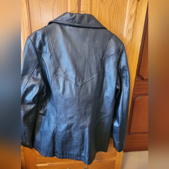 Maxima Wilson's Leather Jacket - Picture 3 of 7